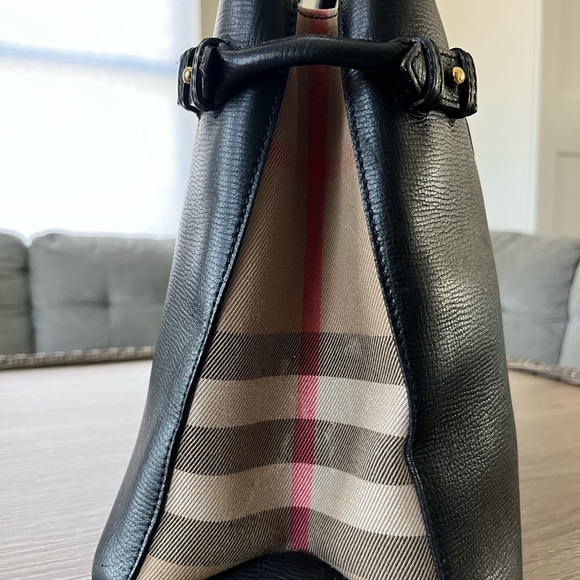 Burberry Banner Medium Tote - Picture 5 of 17